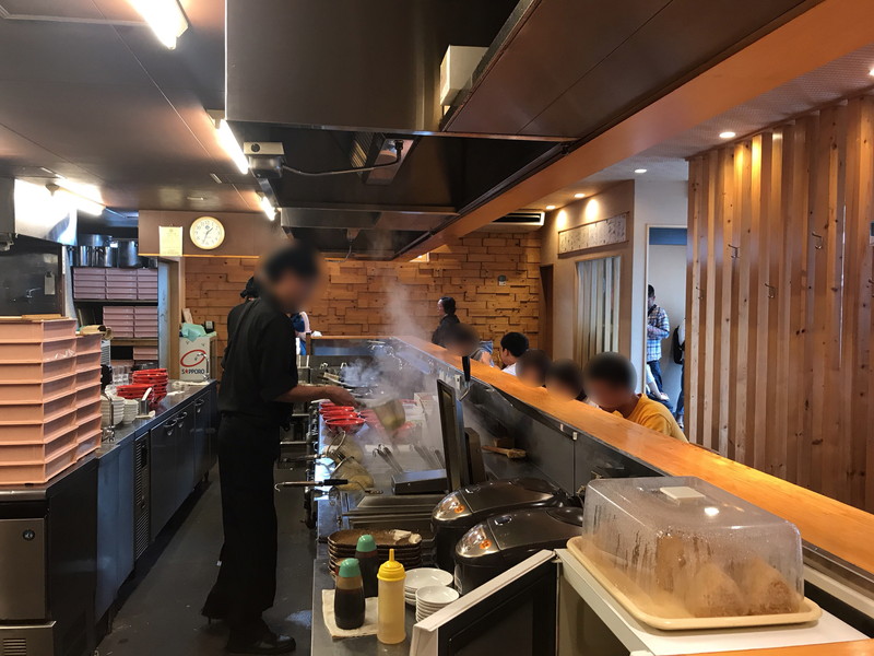 えびそば一幻総本店（札幌）の厨房内