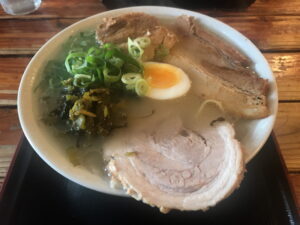 【ラーメン櫻島 西野本店】チャーシューが主役の鹿児島系豚骨ラーメン-札幌市西区