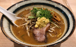 【札幌麺屋 美椿(みつば)】名店「彩未」のDNAを進化させた絶品味噌ラーメン-札幌市西区