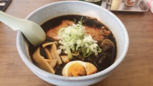 【櫻井ラーメン】ブラック醤油ラーメン-札幌市手稲区